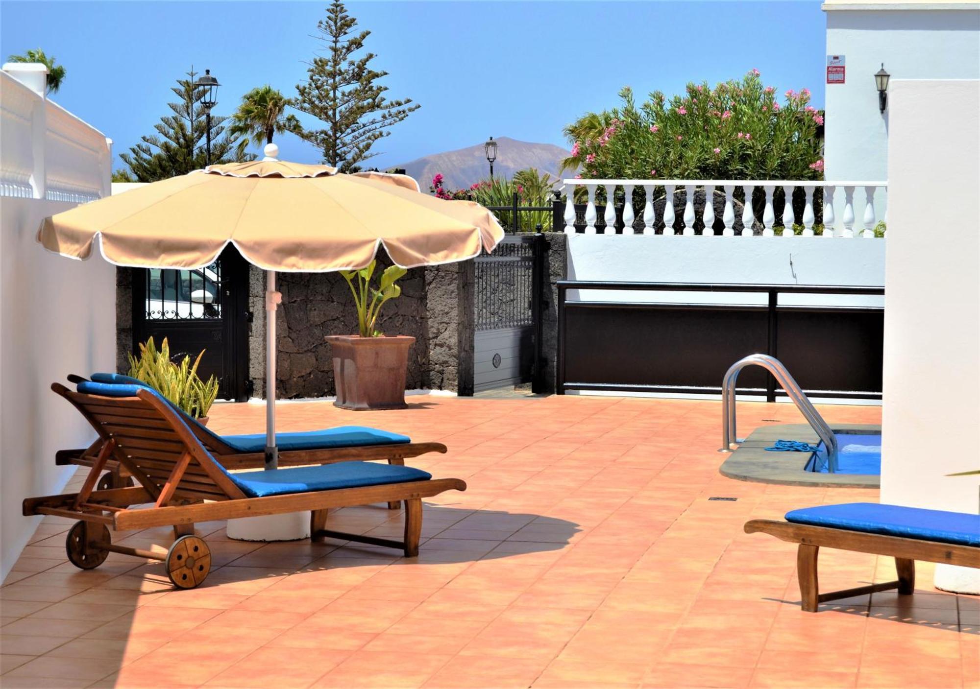 Grand Villa Famara Puerto Del Carmen Екстериор снимка